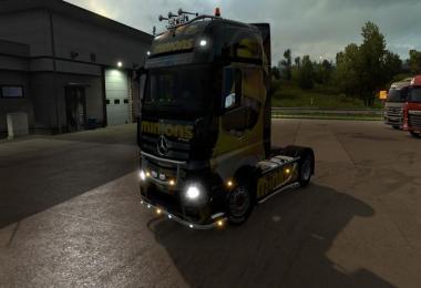 Minions Mercedes Benz Actros New v1.0