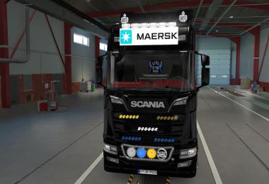 BIG LIGHTBOX SCANIA R AND S 2016 MAERSK WHITE 1.39